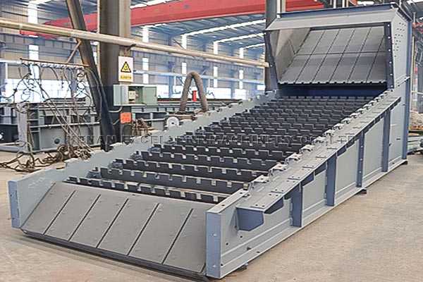 Roller Screen Self-Cleaning Device