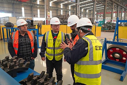 The Oman Client Visited The Production Base Of Exct Factory 1 The Oman Client Visited The Production Base Of Exct Factory 1